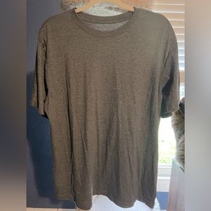Plain gray t shirt